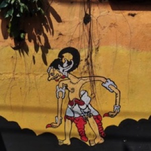 Depuis Yogyakarta, au centre de l'île de Java, on trouve à proximité le temple bouddhique de Borobudur, à l'ouest, et le temple hindouiste de Prambanan, à l'est..#Indonesia #temple #borobudur